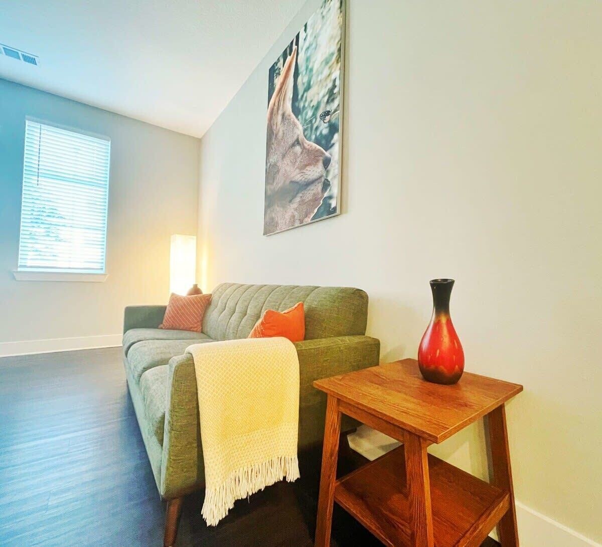 ★ Luxury Downtown ★ 1BDR APT Convenient Location to DT + Town Center