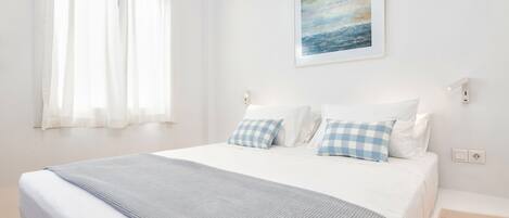 1 bedroom, in-room safe, free WiFi, bed sheets