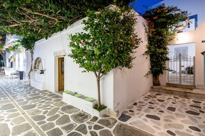 Exterior detail - Room 7 @ Pelican Paros in the Old Town (Paros)