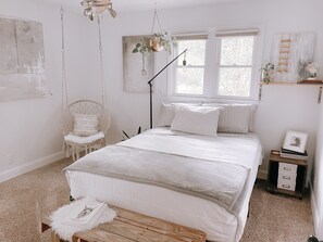 3 bedrooms, desk, iron/ironing board, free WiFi