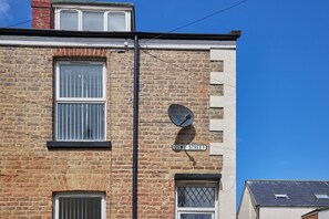 Front of property - 1 Oswy Street (Whitby)