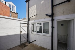 Exterior - 1 Oswy Street (Whitby)