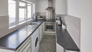 Nhà | Bếp riêng | Lò vi sóng, lò nướng, bếp nấu, ấm điện 