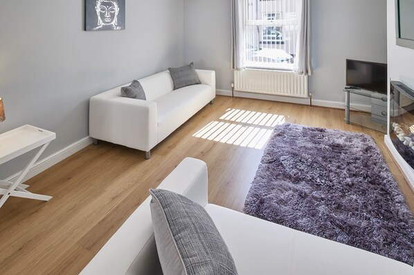 House | Living area | 32-inch flat-screen TV with digital channels, TV - 1 Oswy Street (Whitby)