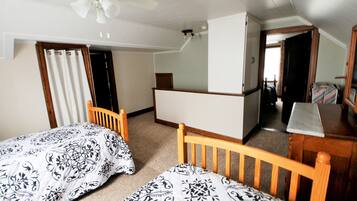 3 bedrooms, desk, iron/ironing board, free WiFi