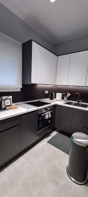 Deluxe-Apartment, 2 Schlafzimmer | Eigene Küche | Großer Kühlschrank, Mikrowelle, Ofen, Herdplatte