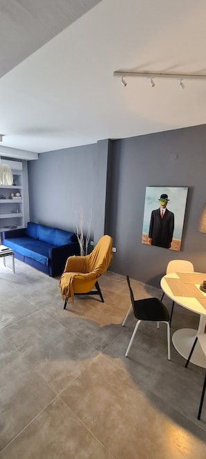Deluxe Apartment, 2 Bedrooms | Living area | 55-inch Smart TV with digital channels, TV, pay movies - Flat 66 (Thessaloniki)