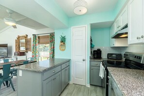 Fridge, microwave, oven, stovetop - Aloha House - Escape Mainland Life, Head to Island! (Galveston)