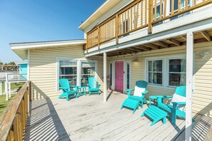 Terrace/patio - Aloha House - Escape Mainland Life, Head to Island! (Galveston)