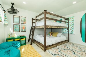 3 عدّة غرف نوم وواي فاي وملاءات أسرّة