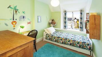 5 bedrooms, WiFi, bed sheets