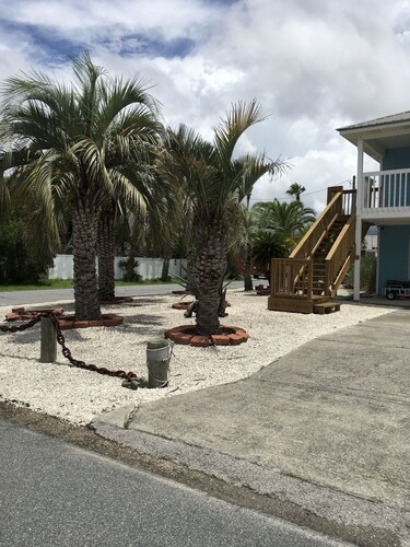 The Captain’s House. Sleeps 12, full kitchen and parking. 3 blocks from the Gulf