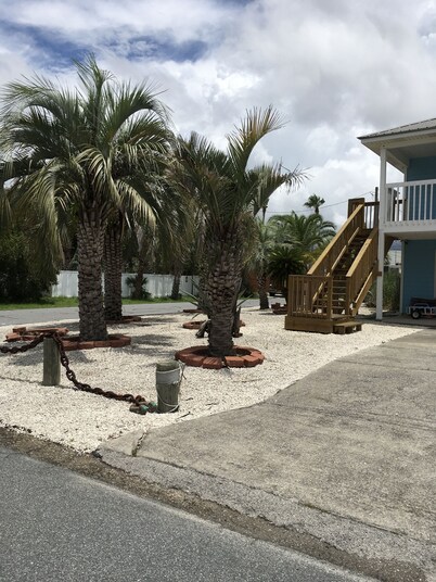 The Captain’s House. Sleeps 12, full kitchen and parking. 3 blocks from the Gulf