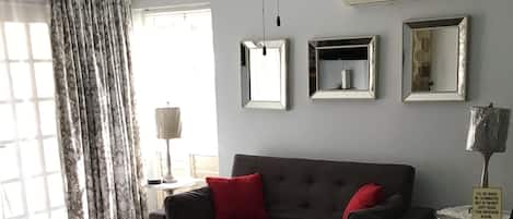 Smart-TV, DVD-Player, Bücher