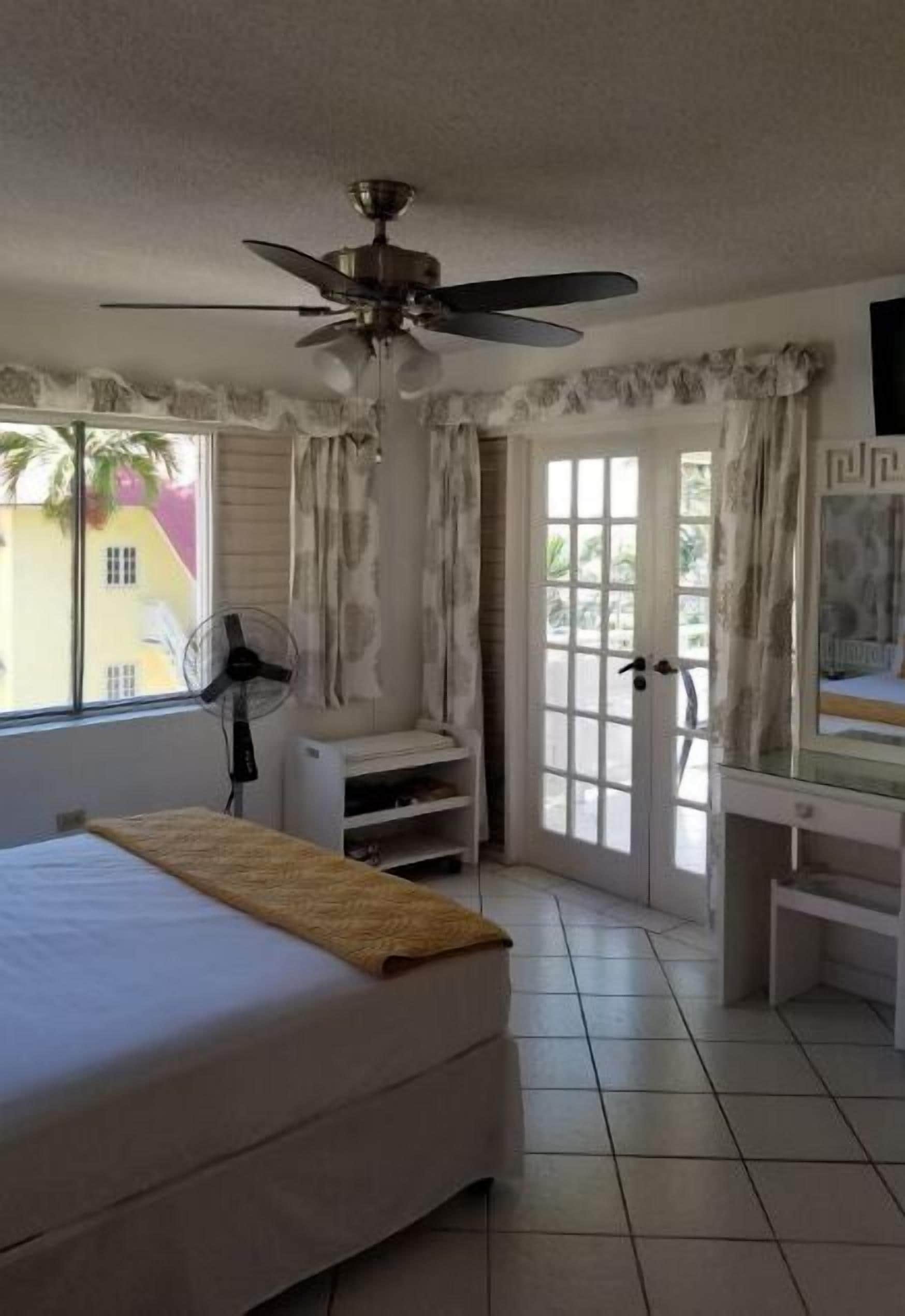 1 bedroom, desk, iron/ironing board, free WiFi