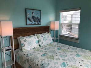2 bedrooms, iron/ironing board, WiFi, bed sheets - #18 Beach access, Large pool, Boat parking. (Port Aransas)