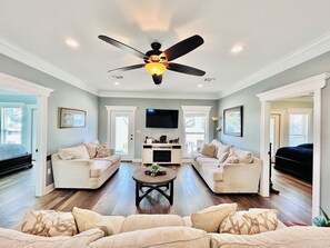 Smart TV, fireplace