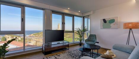 Caja fuerte, tabla de planchar con plancha, cunas gratuitas