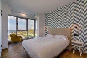 In-room safe, iron/ironing board, free cots/infant beds, free WiFi - TH Apartments by Como en Casa (A Coruña)