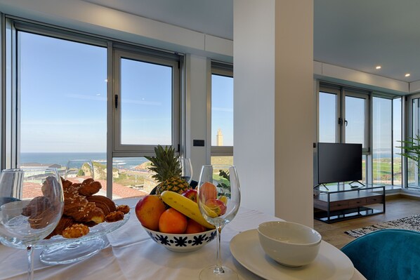 In-room safe, iron/ironing board, free cribs/infant beds, free WiFi - TH Apartments by Como en Casa (A Coruña)