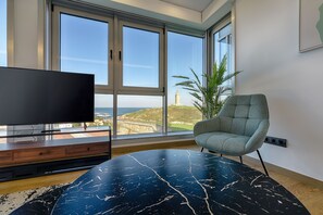 In-room safe, iron/ironing board, free cots/infant beds, free WiFi - TH Apartments by Como en Casa (A Coruña)