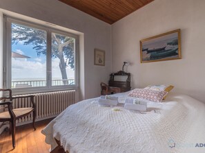 4 slaapkamers, een strijkplank/strijkijzer, wifi, beddengoed