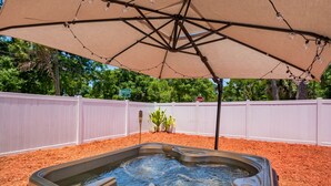 Exterior - Cozy Jacuzzi Home (Tampa)