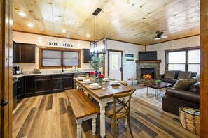 Dining - INDOOR Pool! Hot Tub! Firepit! Arcade! Sunset Views! 1 MILE to Pigeon Forge! (Pigeon Forge)