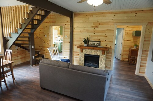 Backyard Trails and Lake Hayward with Canoe!