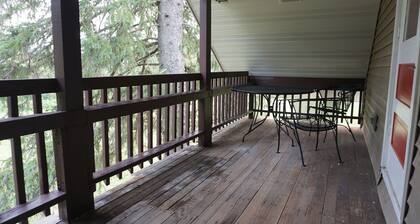 Backyard Trails and Lake Hayward with Canoe!