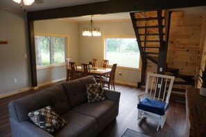Smart TV, fireplace, books - Backyard Trails and Lake Hayward with Canoe! (Hayward)