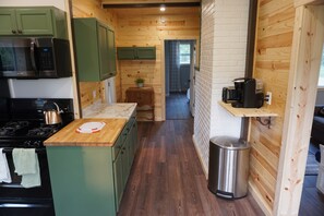 Fridge, microwave, oven, stovetop - Backyard Trails and Lake Hayward with Canoe! (Hayward)
