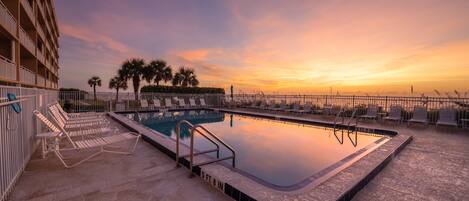 室外游泳池,恒温泳池