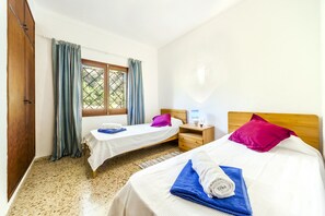 3 bedrooms, travel cot, free WiFi, bed sheets