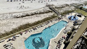 A beach resort with a large pool, beach umbrellas, and a view of the ocean. - Best Splash Pad in town 2/2 sleeps 8 Phoenix V813 (Orange Beach)