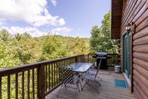 Outdoor dining - Hillside Heaven - Hot tub, pool table, firepit (Boone)