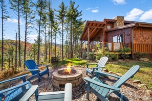 Property grounds - Bear Woods Belle - Eagles Nest amenities, fire pit, hot tub, two suites (Banner Elk)