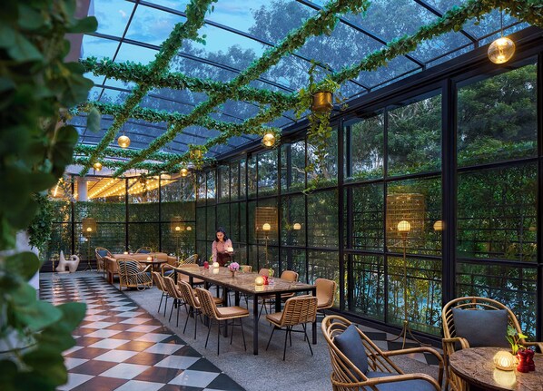 2 restaurantes; se sirven desayunos 
