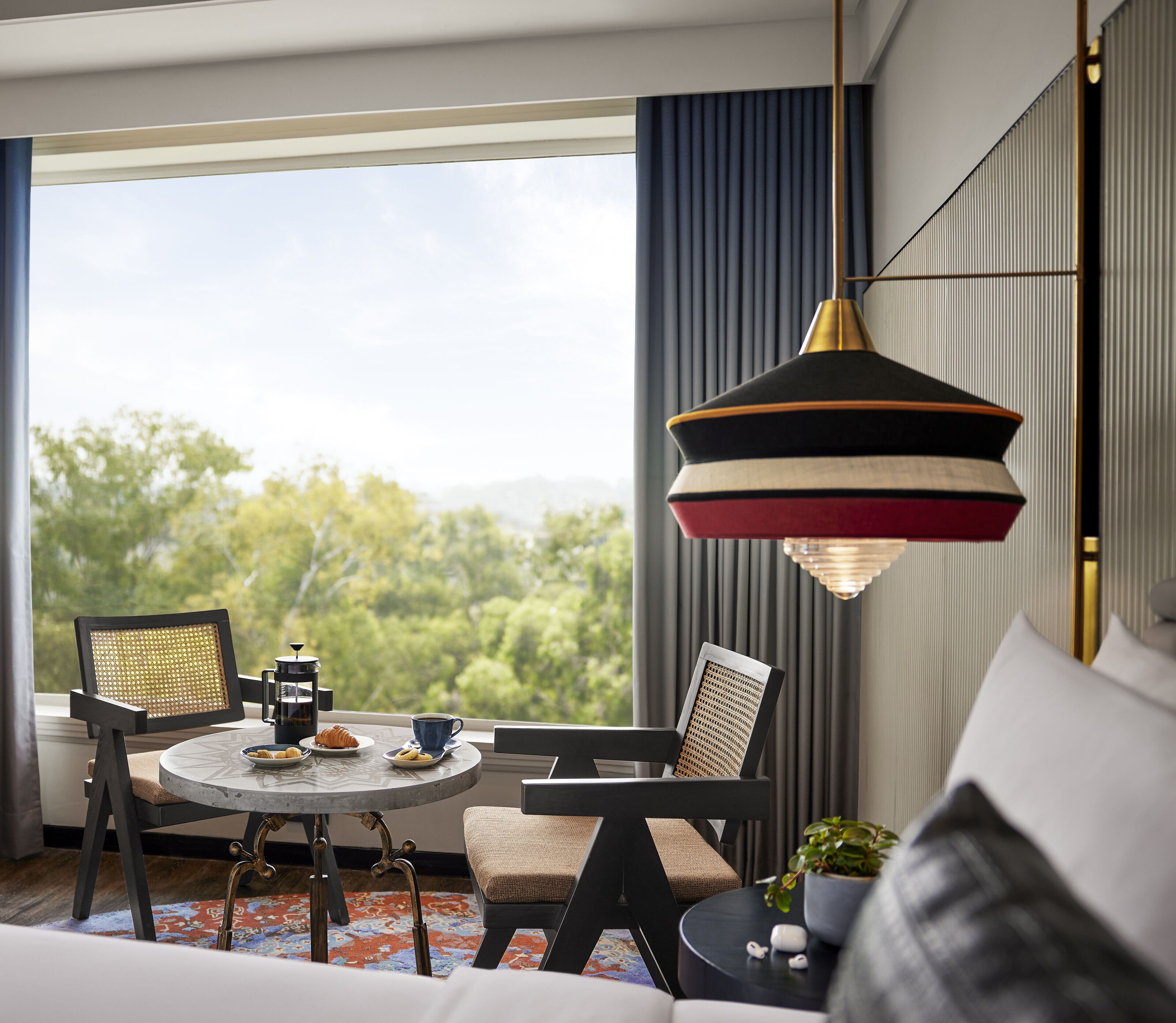 Standard Room, 1 King Bed | Premium bedding, Select Comfort beds, minibar, in-room safe