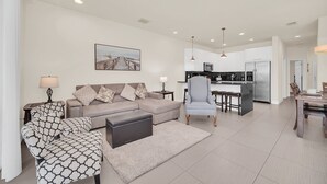Living area - EV_1447 - 3 Bed, 3 Bath Townhome with Screened-In Private Pool and Access Resort (clermont)