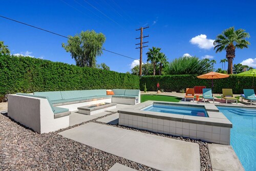 The Retro A Go-Go House Luxury Mid Century Mod Resort