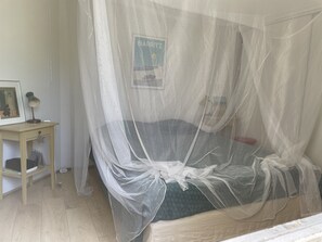 3 bedrooms, iron/ironing board, travel cot, WiFi