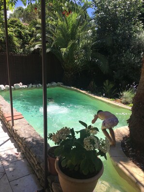 حمّام سباحة خارجي