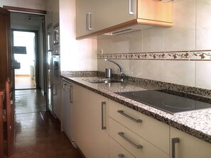 Fridge, microwave, oven, stovetop - Modern and Spacious Apartment (Madrid, Community of Madrid)