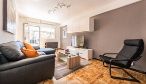 Smart TV - Modern and Spacious Apartment (Madrid, Community of Madrid)