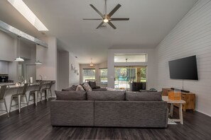 Smart TV, ping pong, books, stereo - HEATED PRIVATE POOL | CLOSE TO RAINBOW RIVER, CRYSTAL RIVER & GOLFING (Citrus Springs)