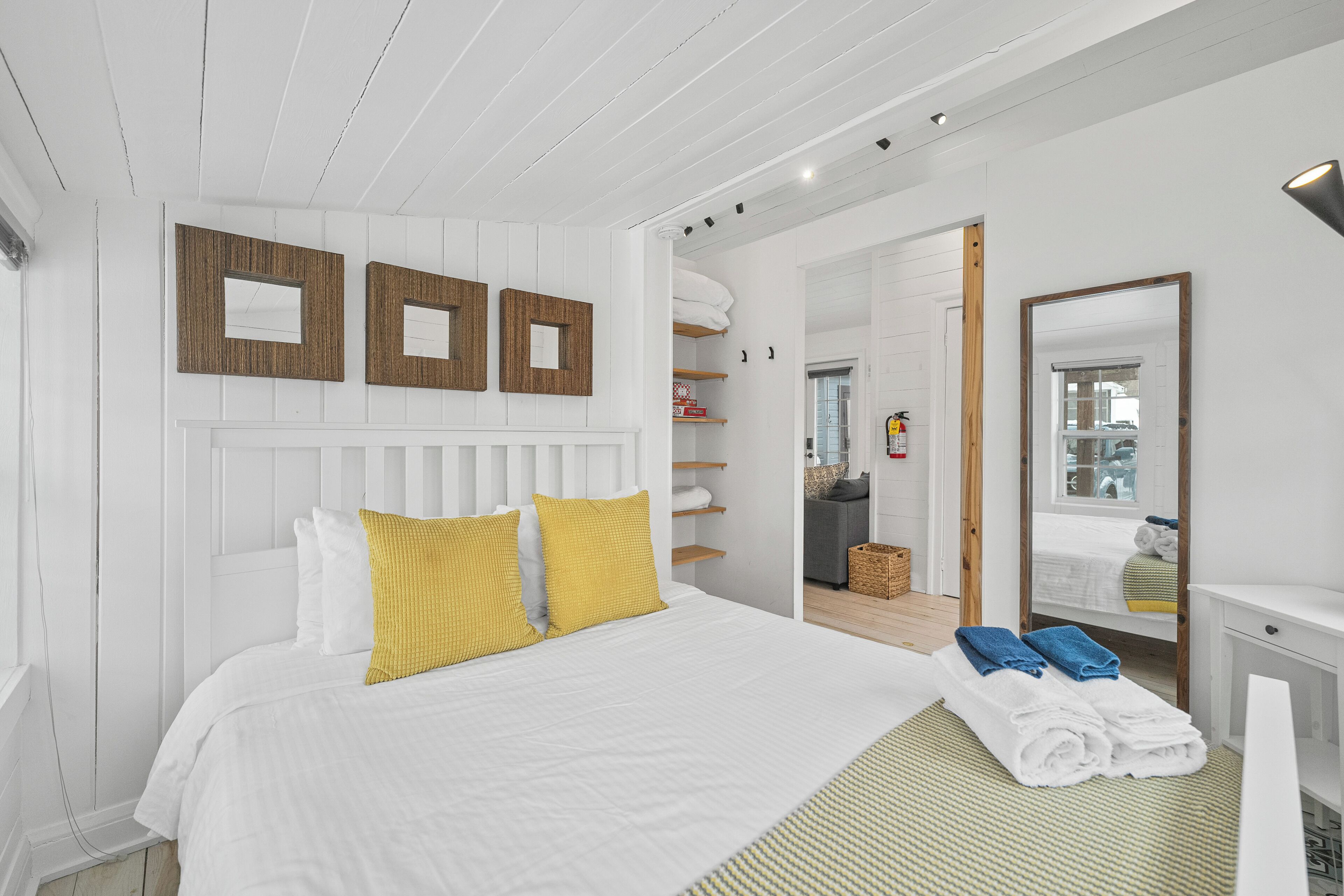2 bedrooms, iron/ironing board, free WiFi, bed sheets