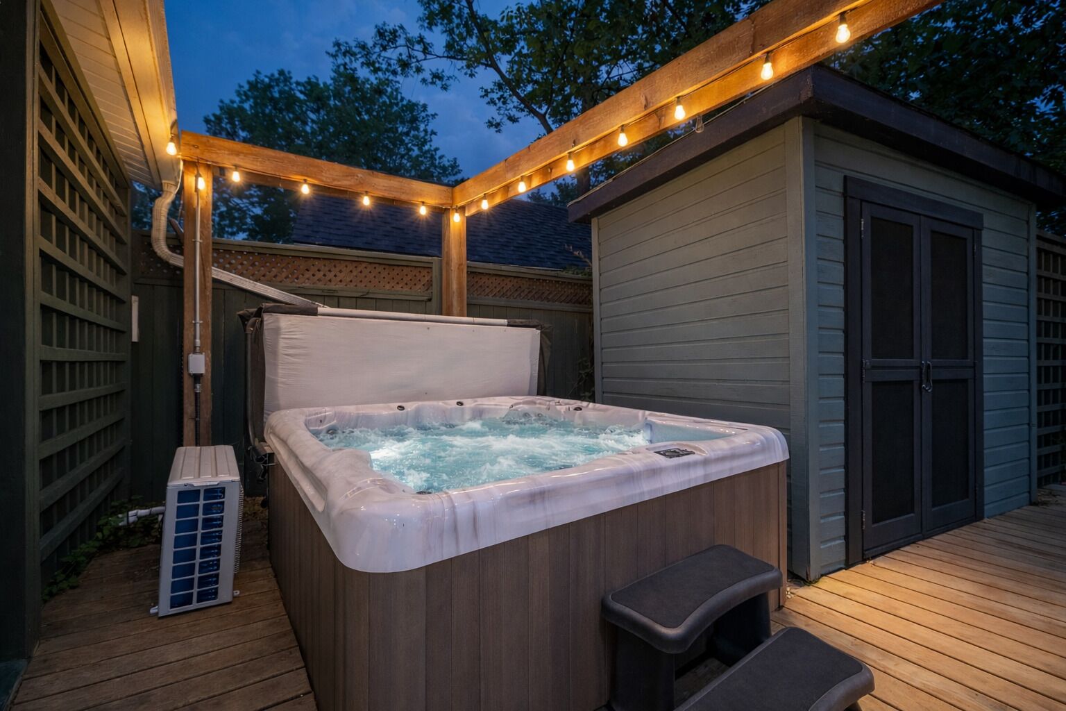 Outdoor spa tub