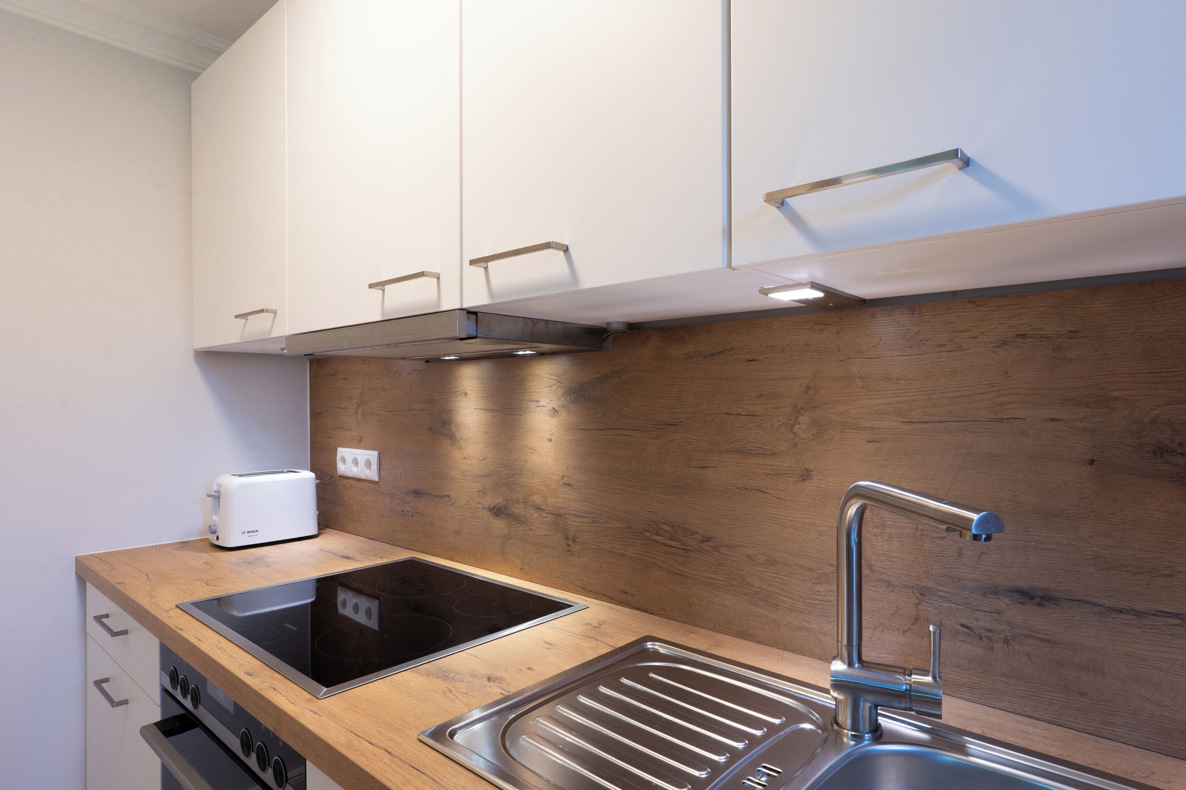 Fridge, oven, stovetop, dishwasher