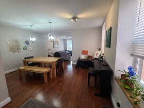 Smart TV, offices, printers - Tower Grove South hidden gem (St. Louis)